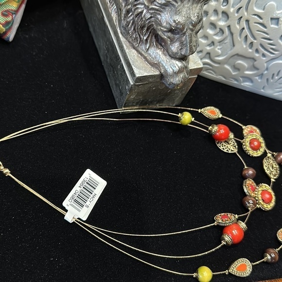 NWT Macy’s Fashion Necklace Tiered 3 Layers Gold Tone Red Brown Green 18” - Picture 6 of 7